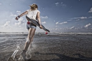 fotograaf-rick-akkerman-serie-golfsurfen-passie-Anne-Skatesurfen